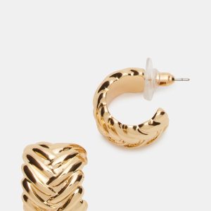 WOVEN HUGGIE EARRINGS GOLD